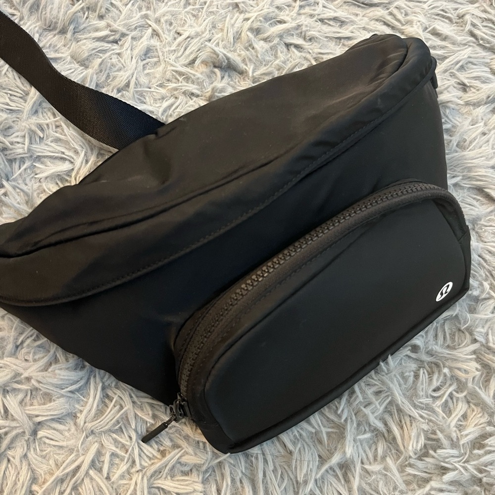 Lululemon the rest is written 3L belt bag all black